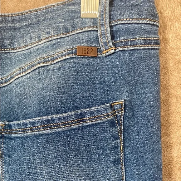 1822 Denim Women's Cropped Capri Jeans - Picture 8 of 9